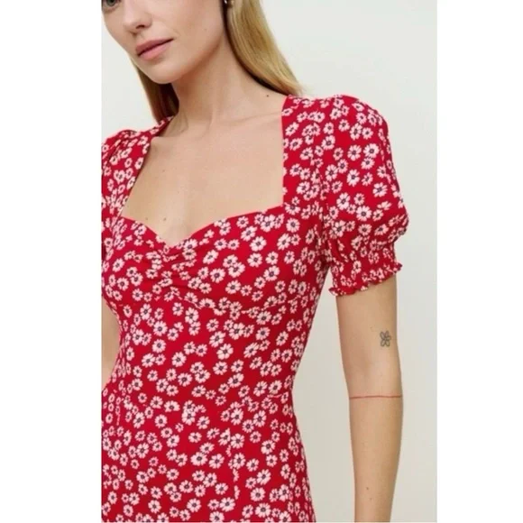 Reformation Lacey Smocked Sleeve Dress in Jenna Red Floral Size 4 - Picture 3 of 11